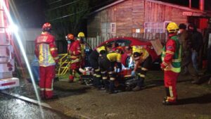 Mujer impactó contra cerco de vivienda