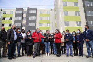 Entregan 80 departamentos para familias beneficiadas en el condominio Prat II