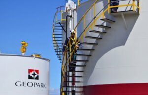 Carreras técnicas de la UMAG y GeoPark se suscribieron a un convenio de colaboración para acercar a los estudiantes al ámbito laboral