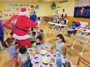 Viejo Pascuero visitó jardín infantil y sala cuna Keola Kipa