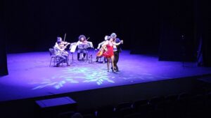 Puntarenenses disfrutaron de espectáculo municipal gratuito y presencial por el “Día del Tango”