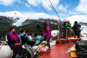 Artistas nacionales y latinoamericanos realizaron residencia navegable por el Estrecho de Magallanes