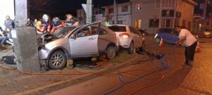 Colisión de alta energía con posterior choque dejó a 3 personas lesionadas