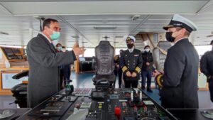 Gobernador visitó nave que iniciará viaje a la Antártica