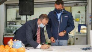 Alianza entre BancoEstado y municipio beneficiará a emprendedores locales
