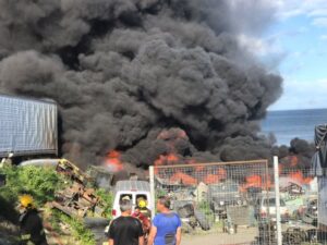 Siniestro destruyó chatarras y containers en Río Seco