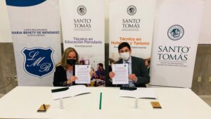 Firman convenio para que estudiantes de educación media convaliden asignaturas en Santo Tomás