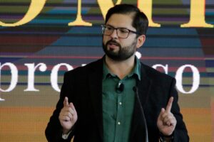 Centro de Estudios deja en evidencia incongruencias en programa de Boric con su actuar