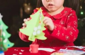 Niños disfrutaron de los regalos de Navidad y festividad la vivieron en familia