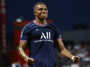 Partido descomunal de Mbappé: marca doblete y arma jugadón para golazo de Messi