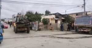 Demuelen viviendas incendiadas y familias piden ayuda