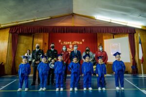 Ministro Figueroa visitó el primer colegio que retornó a las aulas: la Escuela Puerto Harris