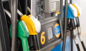 Precios de las bencinas suben hoy $2 en la Región de Magallanes