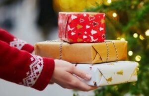 “Amigos mágicos” entregan cerca de 650 regalos navideños a niños y niñas