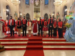Diez jóvenes y adultos recibieron sacramento de la Confirmación