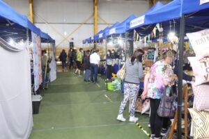 Masiva concurrencia a feria navideña de Sercotec