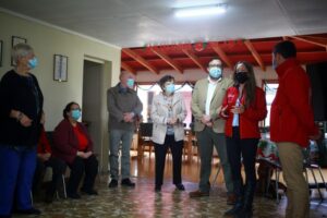 Autoridades se reúnen con adultos mayores