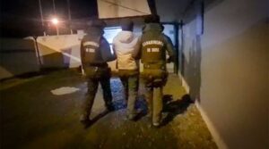 Procedimiento por robo de vehículo concluye con carabinero herido