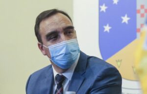 Acusan a gobernador regional de dilatar adecuado funcionamiento del servicio público