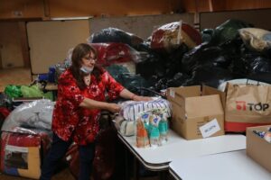 Continúan recolectando ayuda para damnificados en Castro