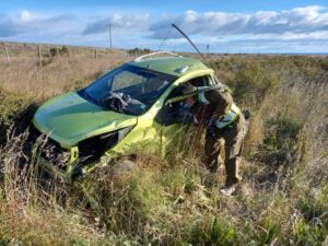 Conductor con riesgo vital tras volcar en la ruta