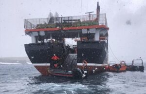 Armada realizó fiscalización a embarcación en la Antártica