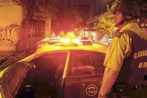 Vecinos redujeron a joven que sustraía especies de vehículos