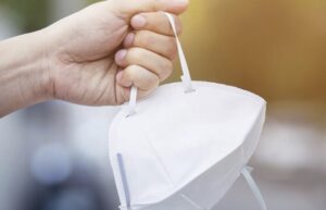 Fábrica chilena busca aumentar producción de mascarillas