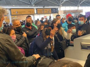 Pasajeros de líneas aéreas anuncian solicitud de compensaciones por retrasos y reprogramaciones