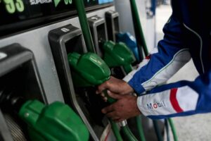 Hoy es el último día de alzas amortiguadas en el precio de los combustibles