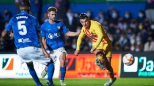 Barcelona sufre al máximo con Linares Deportivo pero sale vivo en su debut en la Copa del Rey
