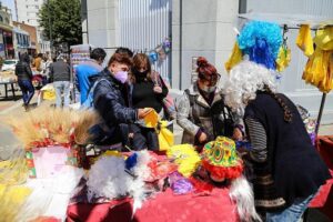 Magallánicos salieron en masa a comprar prendas de cábalas y cotillón para celebración de fin de año