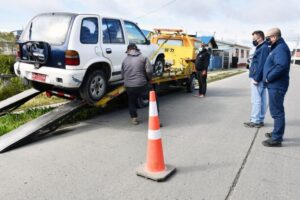 Alrededor de 480 vehículos abandonados o chatarra han sido retirados de la vía pública