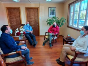 Alcaldesa y jefe de la Subdere gestionan recursos para Torres del Paine