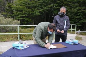 Autoridades firman acuerdo para contribuir al manejo y conservación de áreas protegidas de la Patagonia chilena