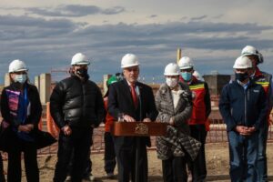 Presidente Piñera inauguró Centro Subantártico y visitó planta de hidrógeno verde