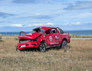 Camioneta de Conaf volcó cuando se dirigían a incendio