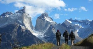 Impulsan turismo en Magallanes haciendo entrega de nueva folletería