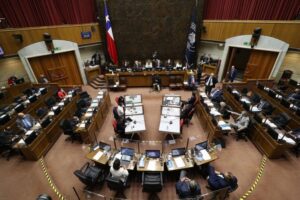 Gobierno y Congreso buscan subsidio a cuentas vencidas de agua potable y luz