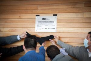 Otorgan placa conmemorativa a piscina semiolímpica de Puerto Natales