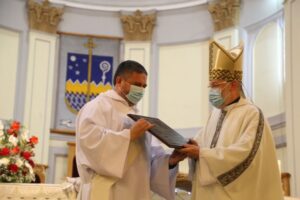 Seremi de Salud (s) recibió Premio por la Paz de la Iglesia Católica
