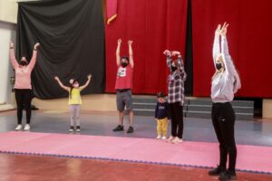 Una veintena de personas asistió a la apertura de la Escuela Abierta de Verano de Circo del Sur