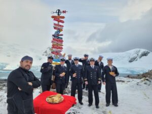 La tradicional “empanada naval” sigue vigente en el extremo sur del mundo