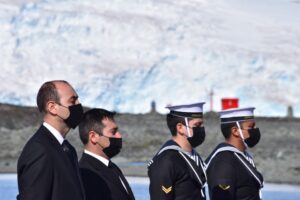 Dotación en la Antártica conmemoró los 75 años de la Base “Arturo Prat”