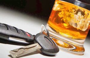 Reincidente por manejar ebrio cumplirá 541 días con tobillera