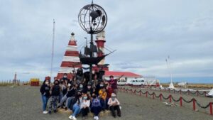 Cerca de 20 personas realizaron una visita cultural al Faro Posesión y Punta Dungeness