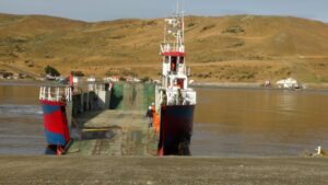Tragedia en Río Verde: Vehículo cayó al agua desde Ferry