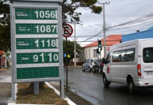Gasolina de 93 octanos llegó a $1.056 en Punta Arenas