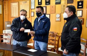 Municipio hace entrega de $130 millones al Cuerpo de Bomberos de Punta Arenas