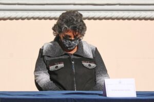 Polémica por contratación de cercanos y $50 millones en fiesta y champagne